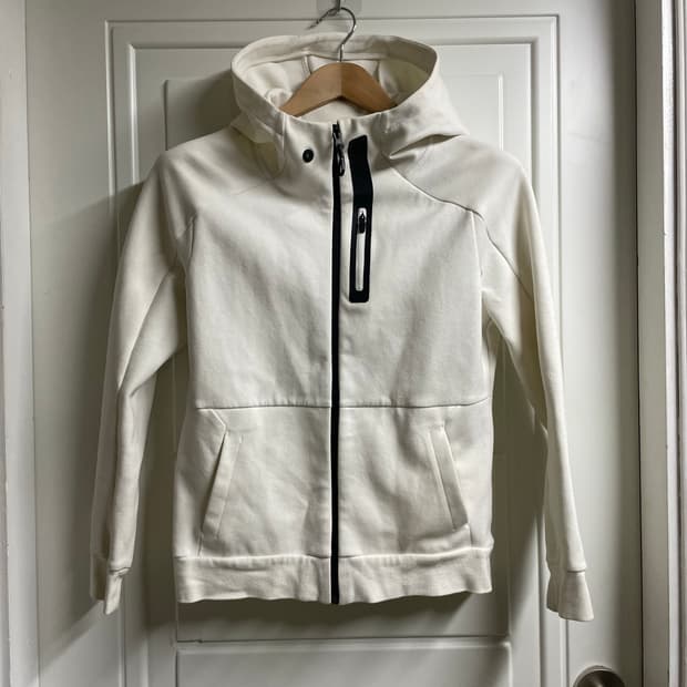 데상트 화이트 후드집업