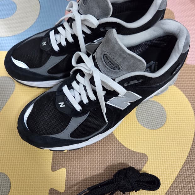 뉴발란스 2002 고어텍스 블랙 그레이 255