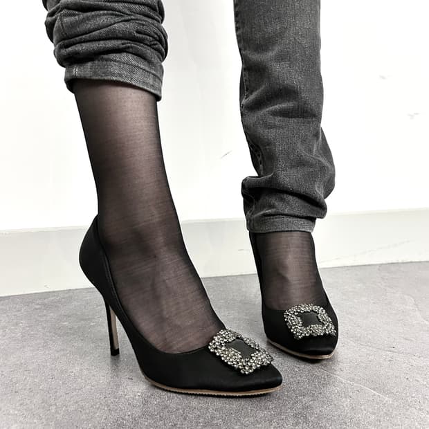 Manolo Blahnik 행기시 사틴 크리스탈 펌프스