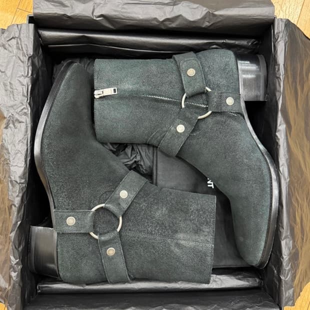 생로랑 스웨이드 와이어트 하네스 부츠 