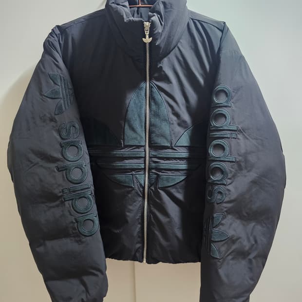 아디다스 빅로고 패딩