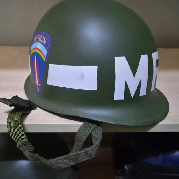 오리지널 미군 헌병 M1 베를린여단 헬멧+케블라 내피