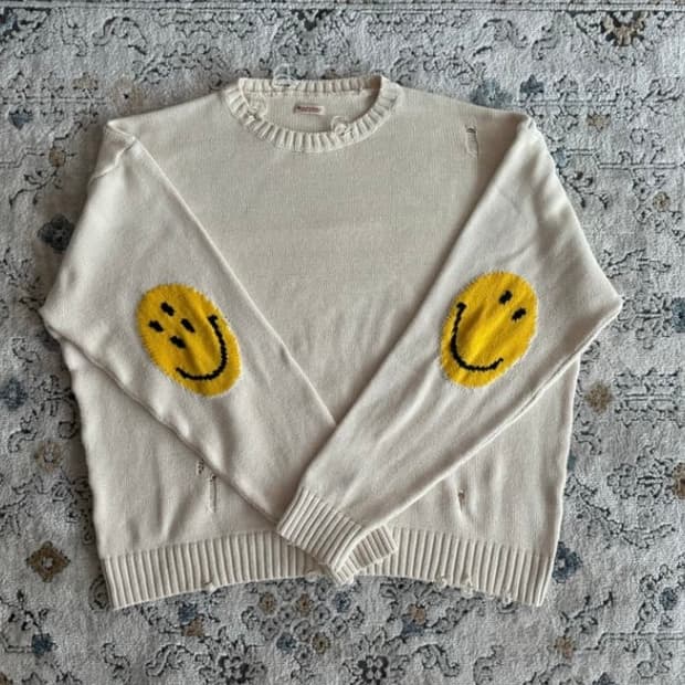 캐피탈 스마일 디스 니트