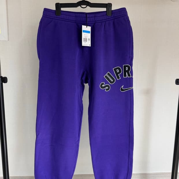 [새제품] 슈프림 X 나이키 아크스웻팬츠 퍼플 M사이즈