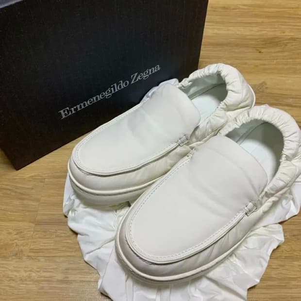 [US11] 에르메네질도 제냐 22SS 레더 슬립온 화이트