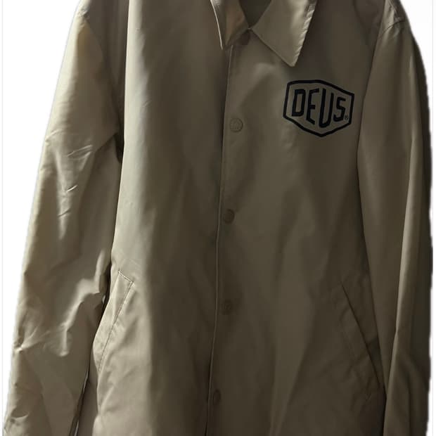 데우스 엑스 마키나 코치자켓