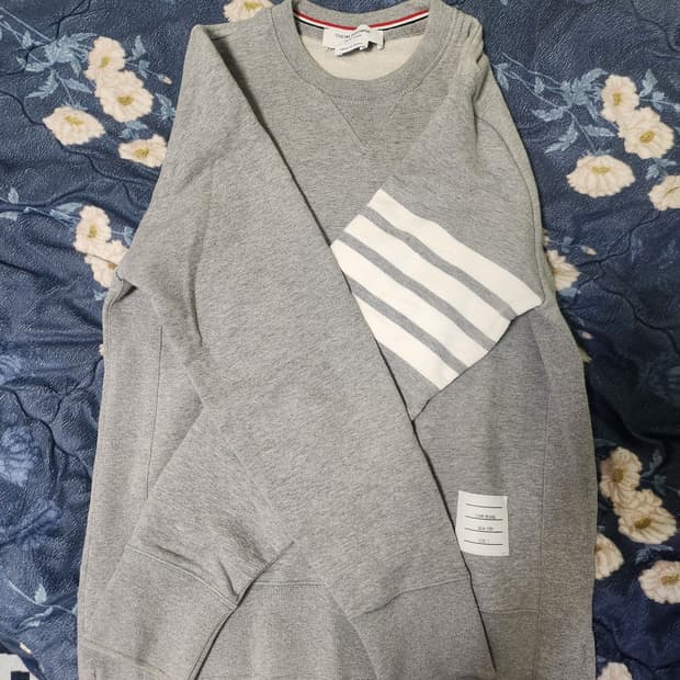 톰브라운 엔지니어드 사선 스웨트셔츠 라이트 그레이