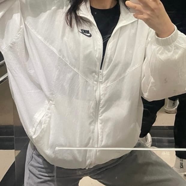 나이키 에센셜 바람막이 화이트 [S]