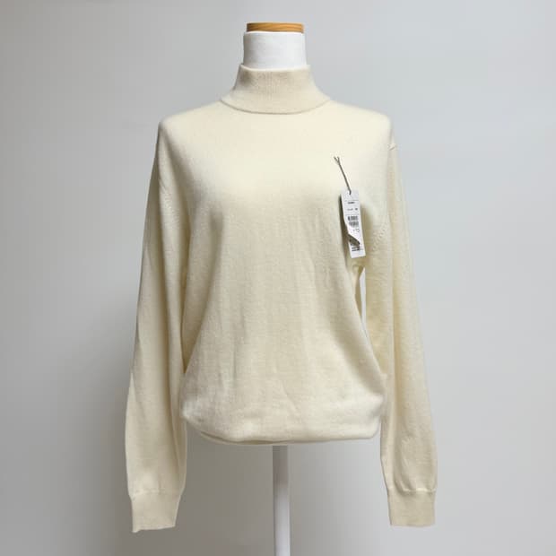 [캐시미어 100% 새상품] 아이보리 하프넥 니트 M