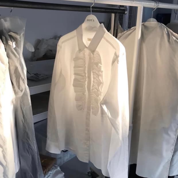 애옹쓰 러플 셔츠 화이트