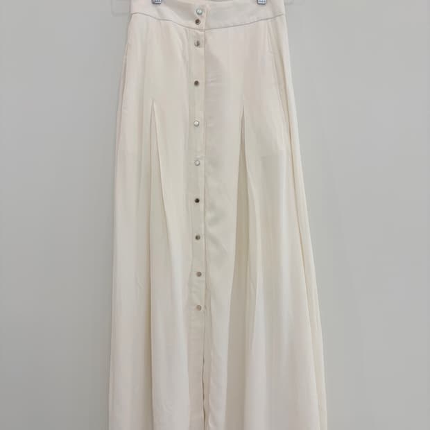 이로 화이트 스커트