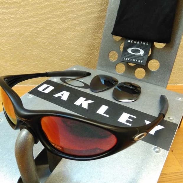 오클리 미뉴트 1.0 2세대 블랙프레임/루비렌즈 