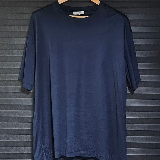 XL 110 발렌티노 락스터드 반팔티 네이비 정품