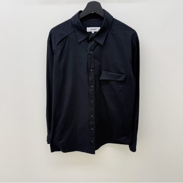 설밤 비대칭 컷 오프 셔츠