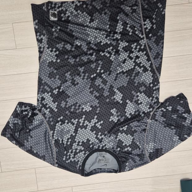 나이키 프로 컴뱃 드라이핏 반팔 XL