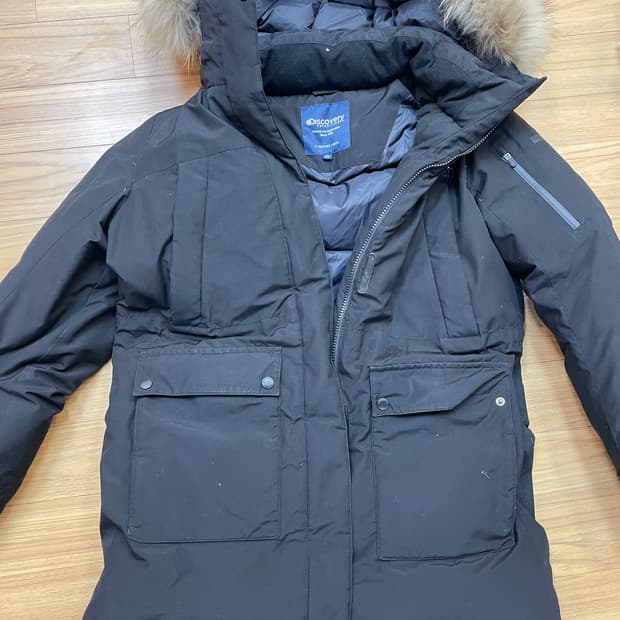 디스커버리 여성 롱패딩 블랙 색상입니다. 사이즈는 95이고, 품번은 DW