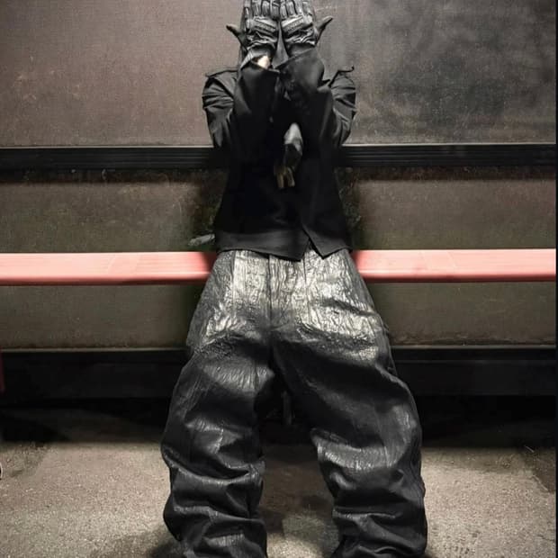 Corporate world char crest baggy denim