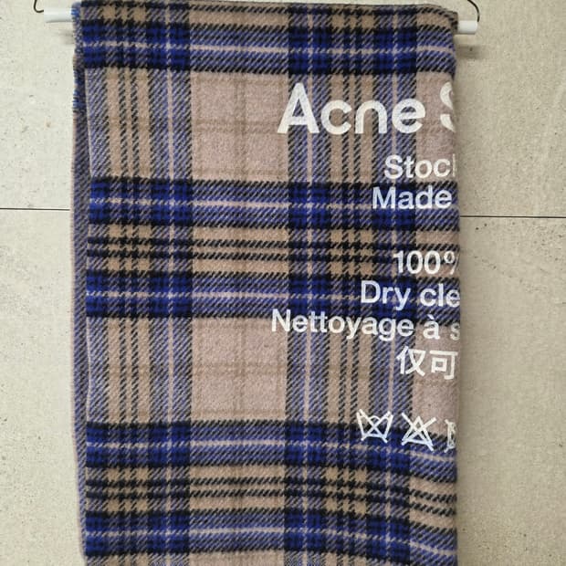 아크네 스튜디오 캐시어(Cassiar) 체크 머플러 스카프