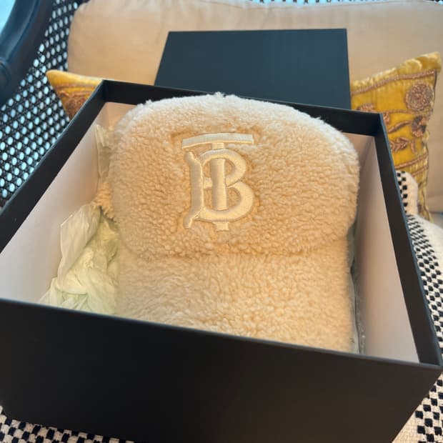 버버리 양털 모자