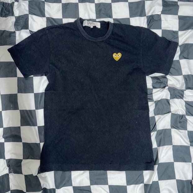 꼼데가르송 플레이 와펜 반팔티