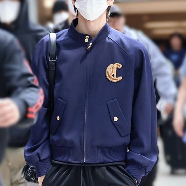 [라이즈 원빈님 착용] 셀린느 25ss 클래식 로고 블루종 자켓