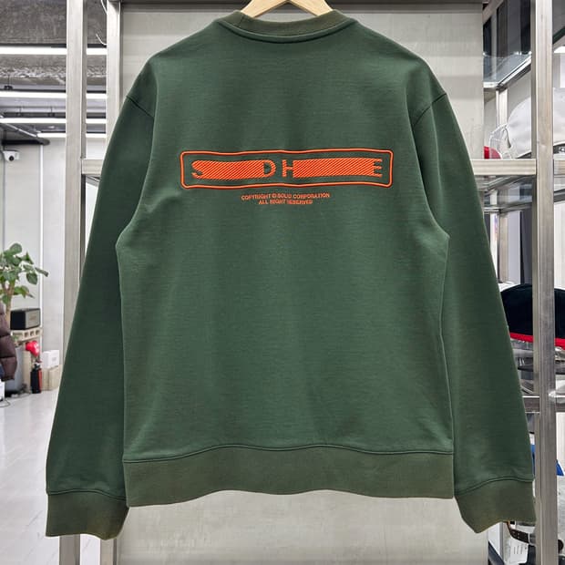 솔리드 옴므 백로고 크루넥 스웻 셔츠