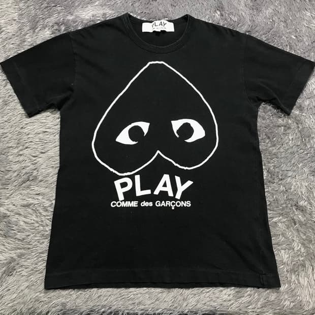 [[M] 꼼데가르송 플레이 업사이드다운 하트 반팔티셔츠@878
