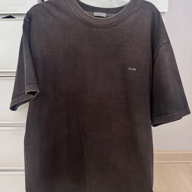 Xlim Ep.3 Synopsis 01 T-Shirt 차콜