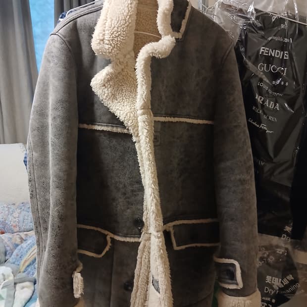 Zara man 무스탕 코트