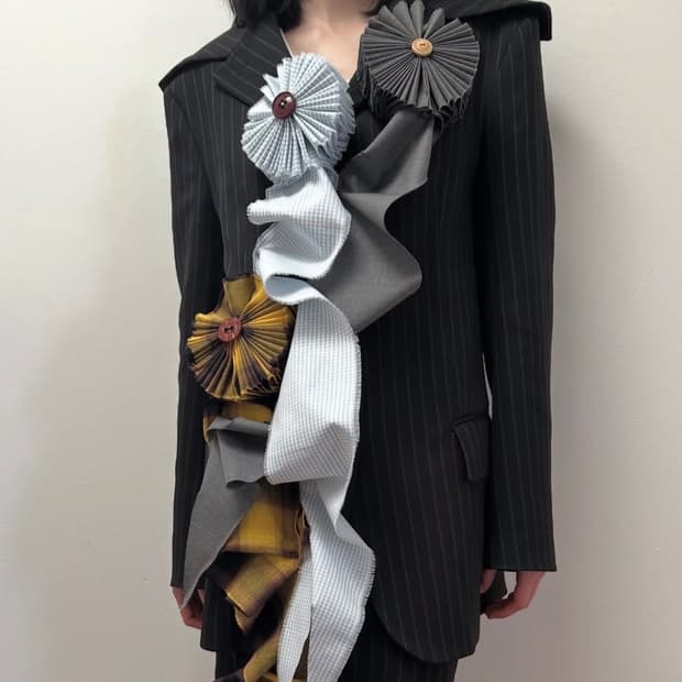 anemonia cockade brooch 구해요