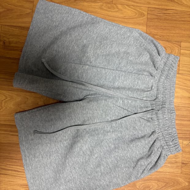 어게인스트 올 오즈 버뮤다 와이드 원턱 스웻팬츠 그레이 M 팝니다