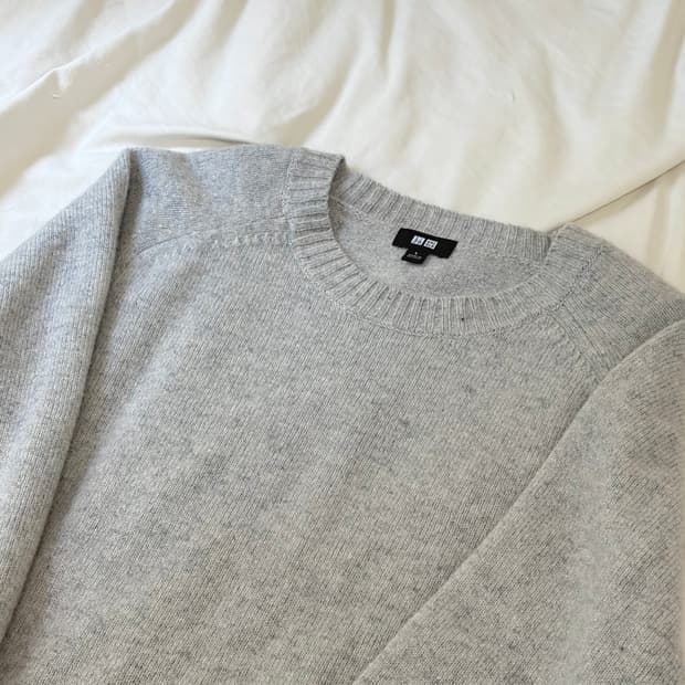 Uniqlo Lambswool Crewneck Sweater Light 