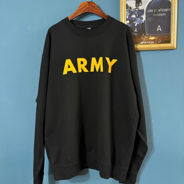 00‘s vtg ARMY Sweatshirt. 