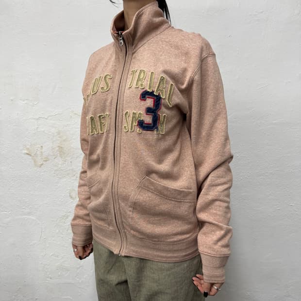 아비렉스(AVIREX) 인디핑크 코튼 폴리 스펠링 패치 하이넥 집업 자켓