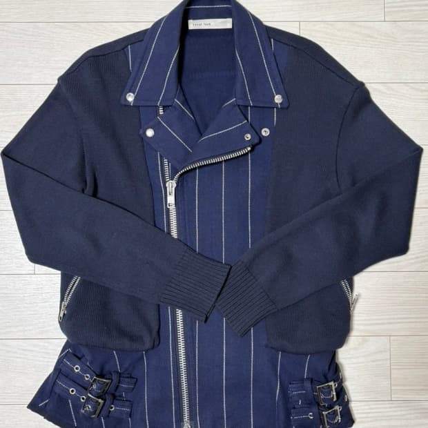 Sacai 사카이 럭 모토 네이비 스트라이프 라이더 재킷
