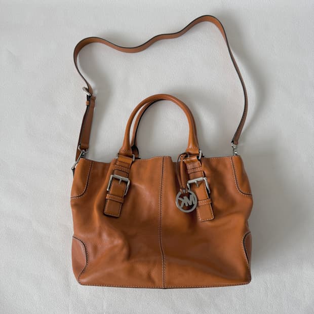 마이클코어스(MICHAEL KORS) 레더 토트 크로스백