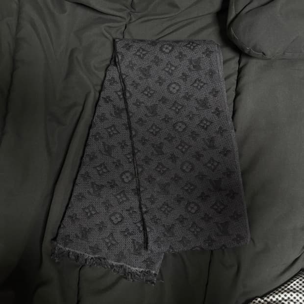 루이비통 모노그램 클래식 머플러