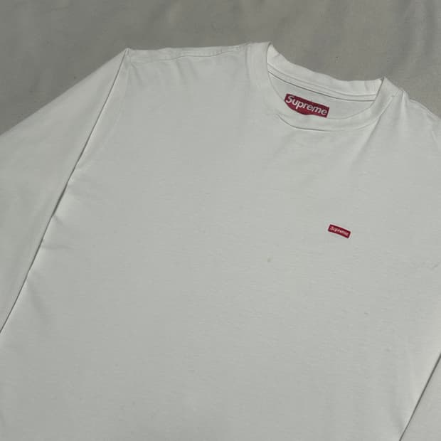 L 슈프림 스몰로고 화이트 롱슬리브