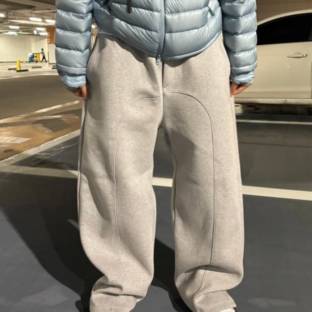 HOODBACK 헤비 커브드 쮸리 스웻팬츠 블랙