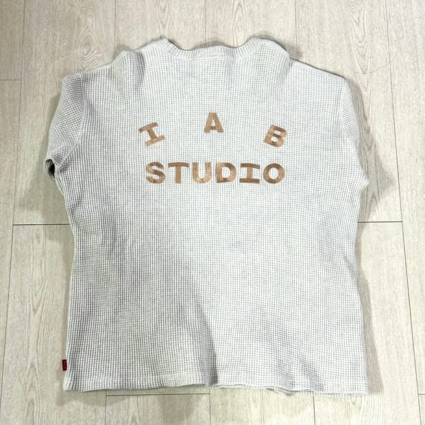 아이앱 스튜디오 x 던전밥 와플 롱슬리브 오트밀 팝니다