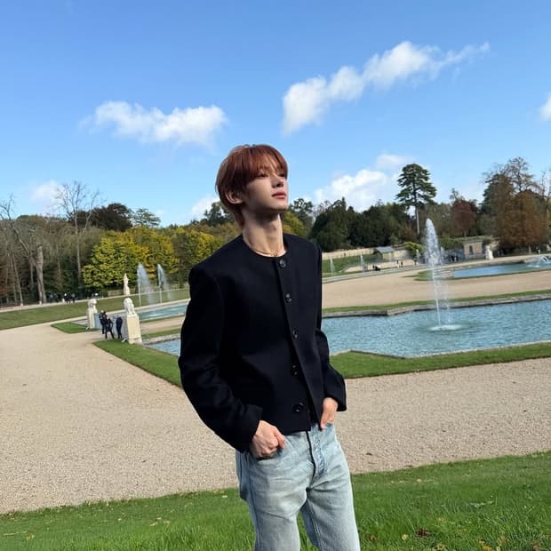 [투어스 한진님 착용] 셀린느 25fw 트리옹프 크롭 자켓