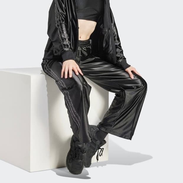 아디다스 엠블레쉬드 3 스트라이프 트랙 팬츠 블랙