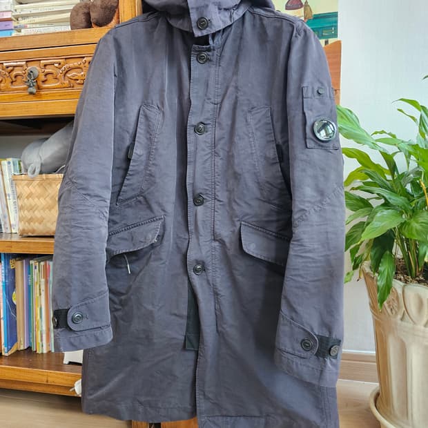 유일매물.씨피 CP컴퍼니 롱 야상 자켓 팔아요.다크 그레이 100 사이즈