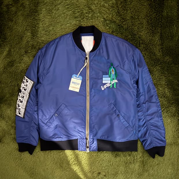 [L] Liberaiders 리버레이더스 디클라인 자수 로고 봄버 자켓