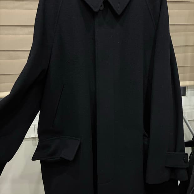 어나더오피스 Ample Cashmere Balmacaan Coat