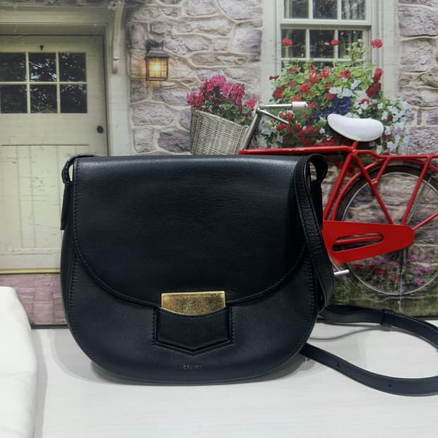 셀린느 트로터백 송아지 가죽 버전 판매합니다