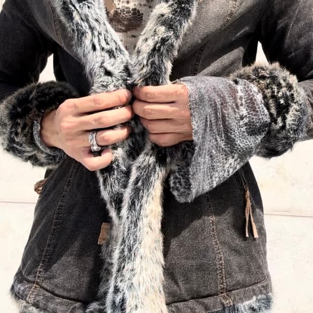 “Vintage” 00’s V-Kei Mood Fur Trimming D