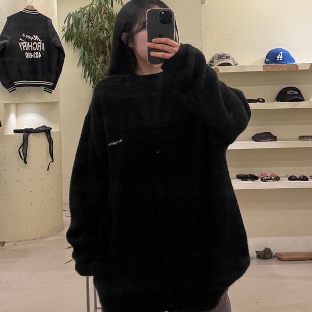 칼하트 로고 자수 브이넥 니트 가디건 U477