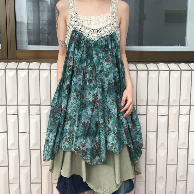 Crochet trimming unbalanced sleeveless o