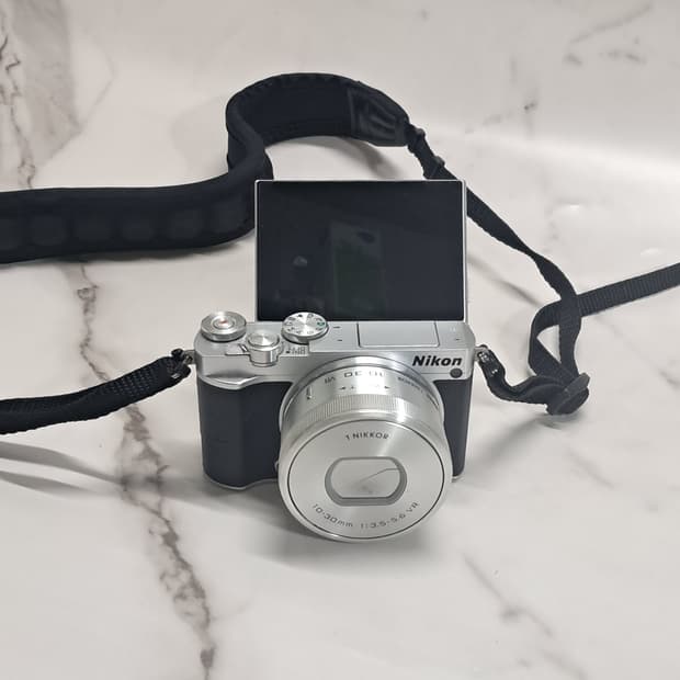 A급 Nikon1 J5 미러리스 바디 / 10-30mm 렌즈